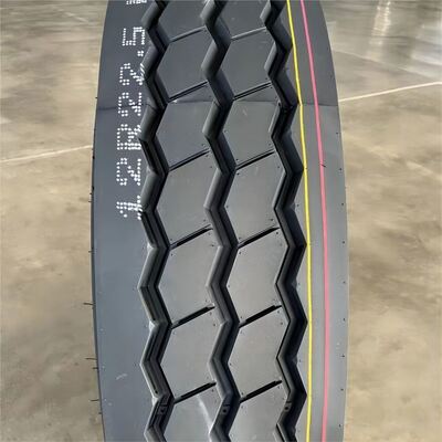 保証期間 3 年 または 120 トラック バス タイヤ 異なる気象条件に適した性能と安全性