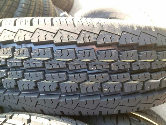 235/85R16 PCRは26インチに幅235mmの古典的なタイヤ12inchにタイヤをつける